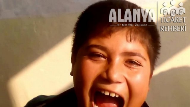 Temel Fotoğraf çektirmeye gider