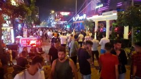 Alanya'da barlar sokağına maske zorunluluğu getirildi