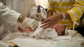 Bebeklik döneminde sünnet yaptırmak avantajlı mı, sakıncalı mı?