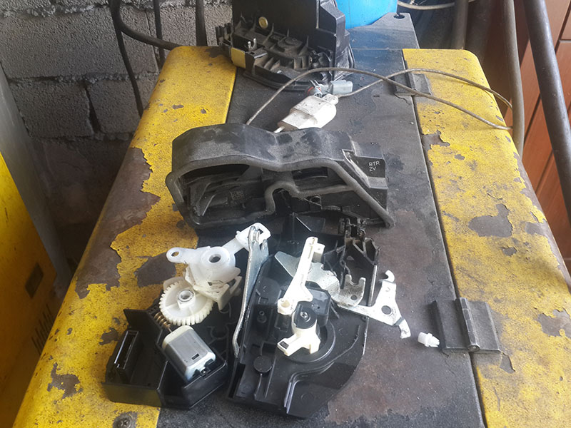 oto kapi kilit tamiri alanya